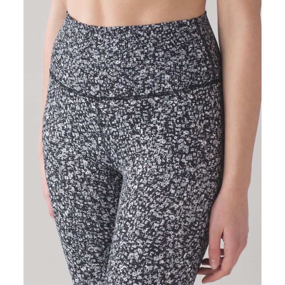 Lululemon Women 4 Wunder Under Hi-Rise 7/8 Tight FOL Luxtreme Daisy Black White